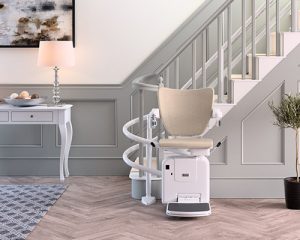 FreeCurve stair lift for narrow stairways